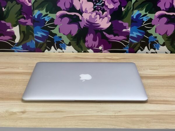 🍏 MacBook Air 15-inch – Ultra-Light, Powerful, and Spacious with 512GB SSD Year 2015 - Image 3