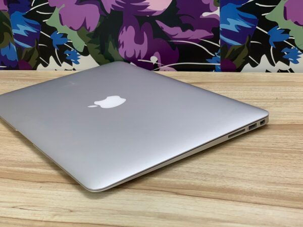 🍏 MacBook Air 15-inch – Ultra-Light, Powerful, and Spacious with 512GB SSD Year 2015 - Image 4