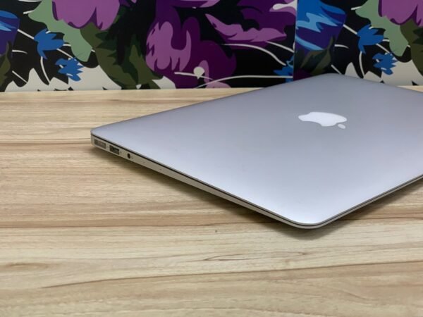 🍏 MacBook Air 15-inch – Ultra-Light, Powerful, and Spacious with 512GB SSD Year 2015 - Image 5