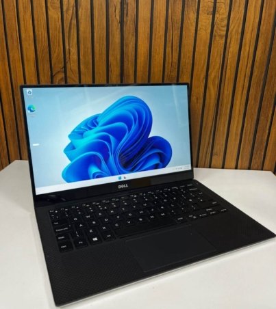 Dell XPS 13 9360 slim ultrabook laptop with 13-inch display