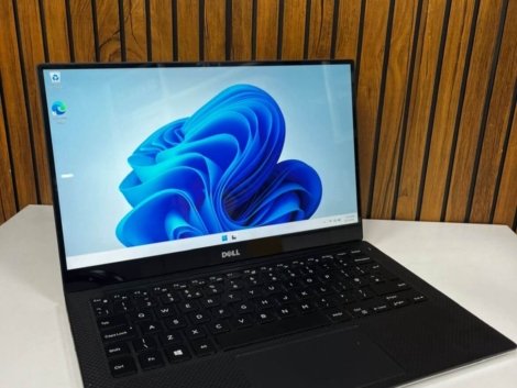 Dell XPS 13 9360 slim ultrabook laptop with 13-inch display