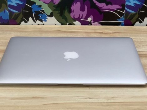 MacBook Air i5 13-inch ultra-thin laptop front view