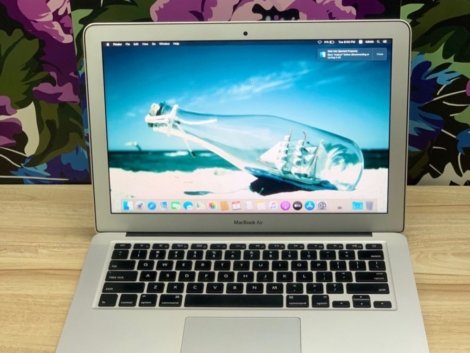 Apple MacBook Air i5 13-inch laptop in silver with slim design