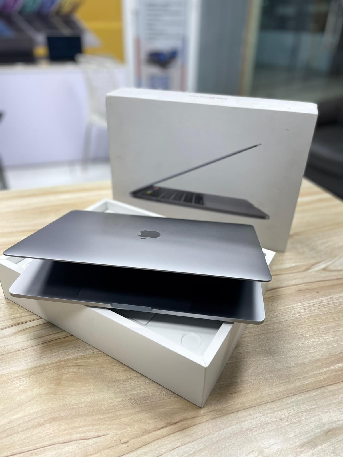 💻 Apple MacBook Pro 13” with Touch Bar – Power. Precision. Performance. - Image 5